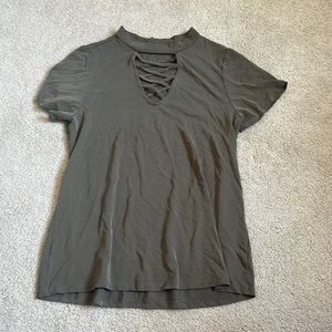 T-shirt keyhole neck, green 💚